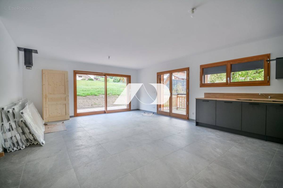 Appartement à ESSERT-ROMAND