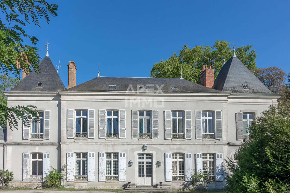 Maison à SAINT-JEAN-DE-BRAYE