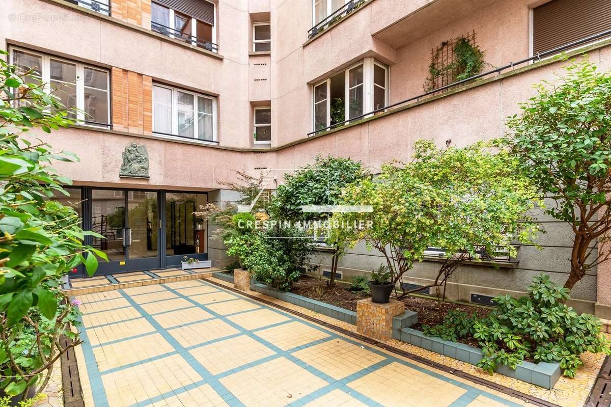 Appartement à PARIS-17E