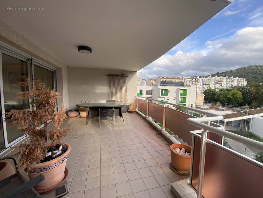 Appartement à SAINT-ETIENNE