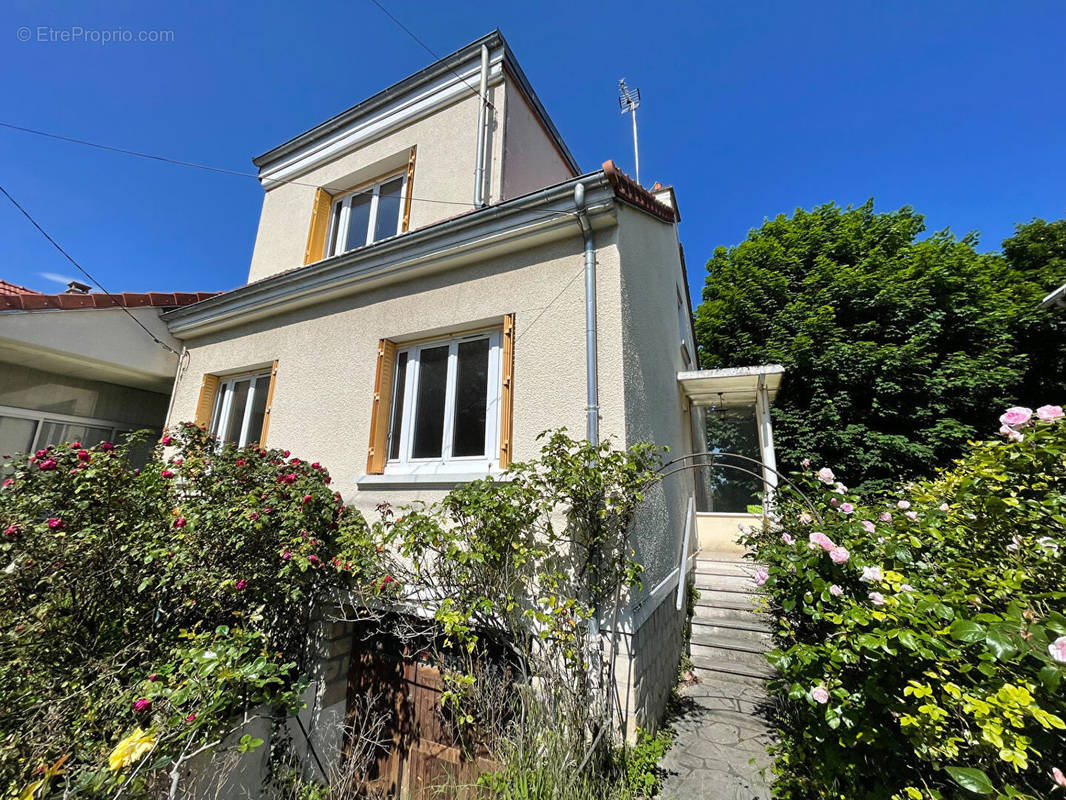 Maison à SARTROUVILLE