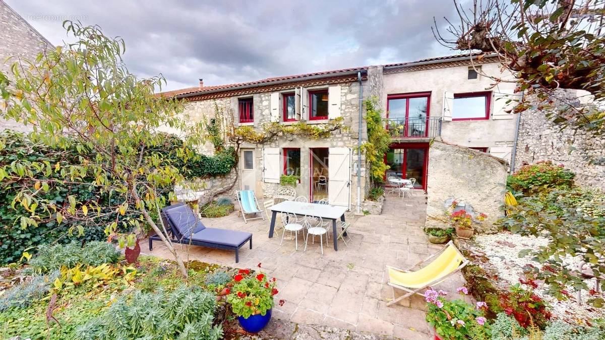 Maison à CHARROUX