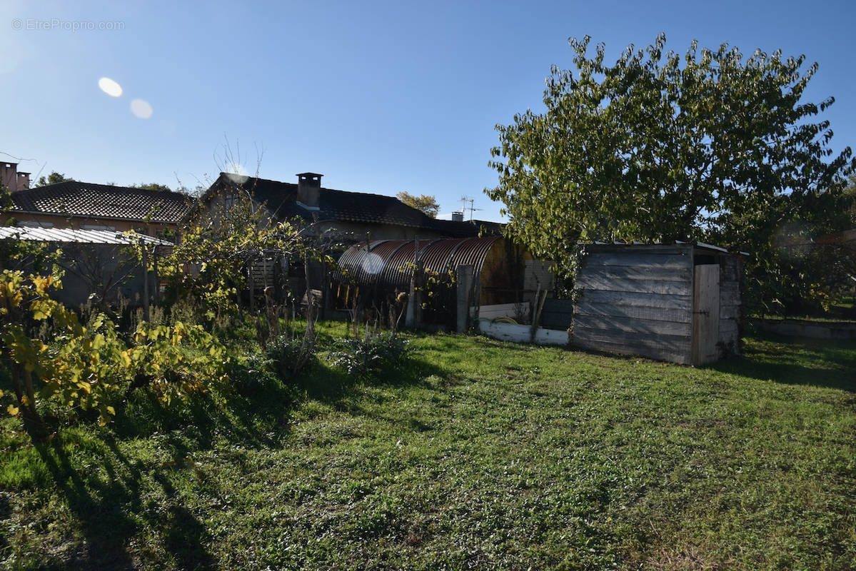 Terrain à LA SALVETAT-SAINT-GILLES