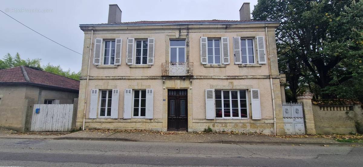 Maison à VIC-FEZENSAC