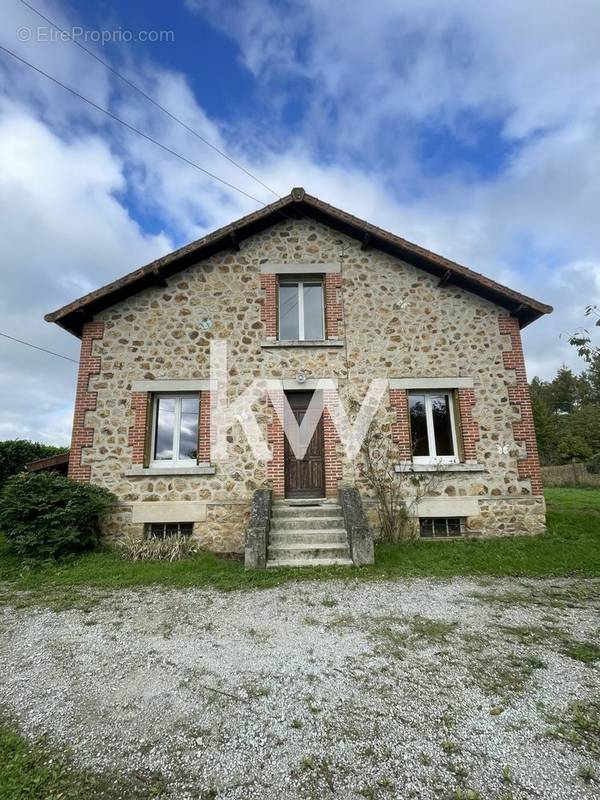 Maison à SAINT-LEONARD-DE-NOBLAT