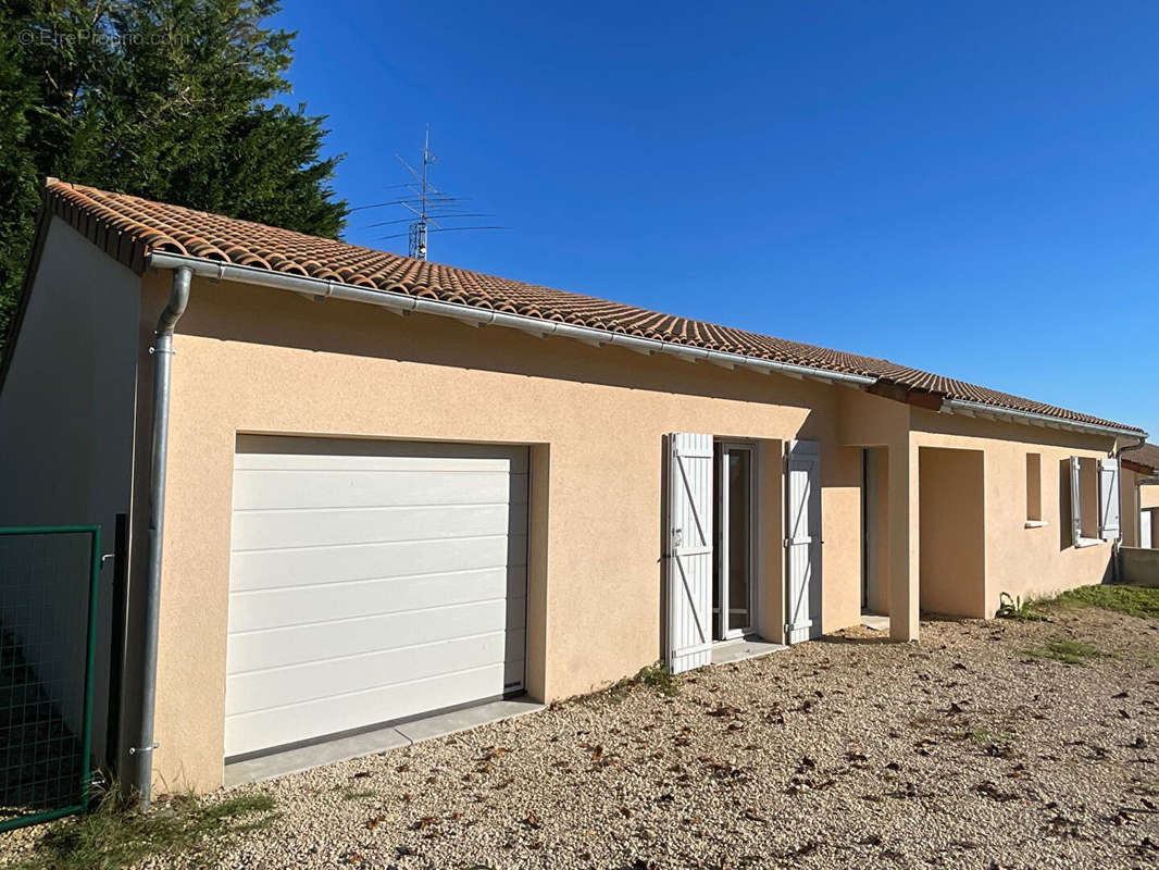 Maison à LIGUGE