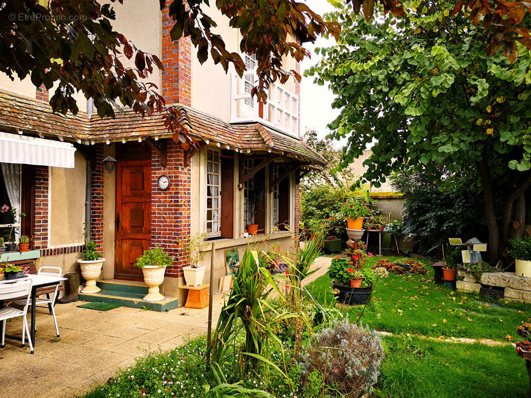 Maison à COURVILLE-SUR-EURE