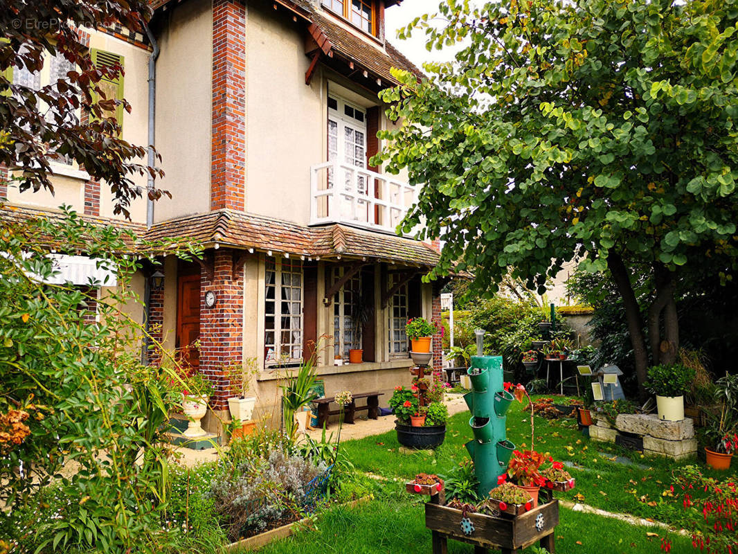 Maison à COURVILLE-SUR-EURE