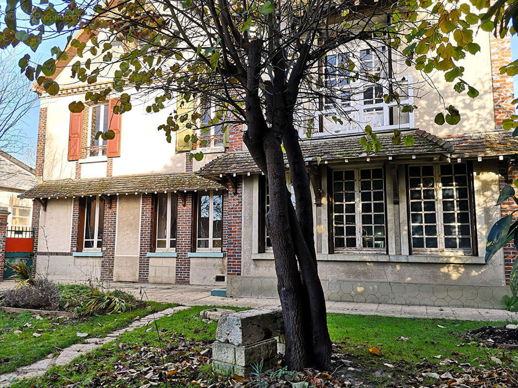 Maison à COURVILLE-SUR-EURE