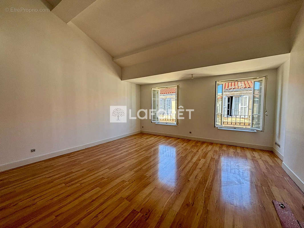 Appartement à MARSEILLE-2E