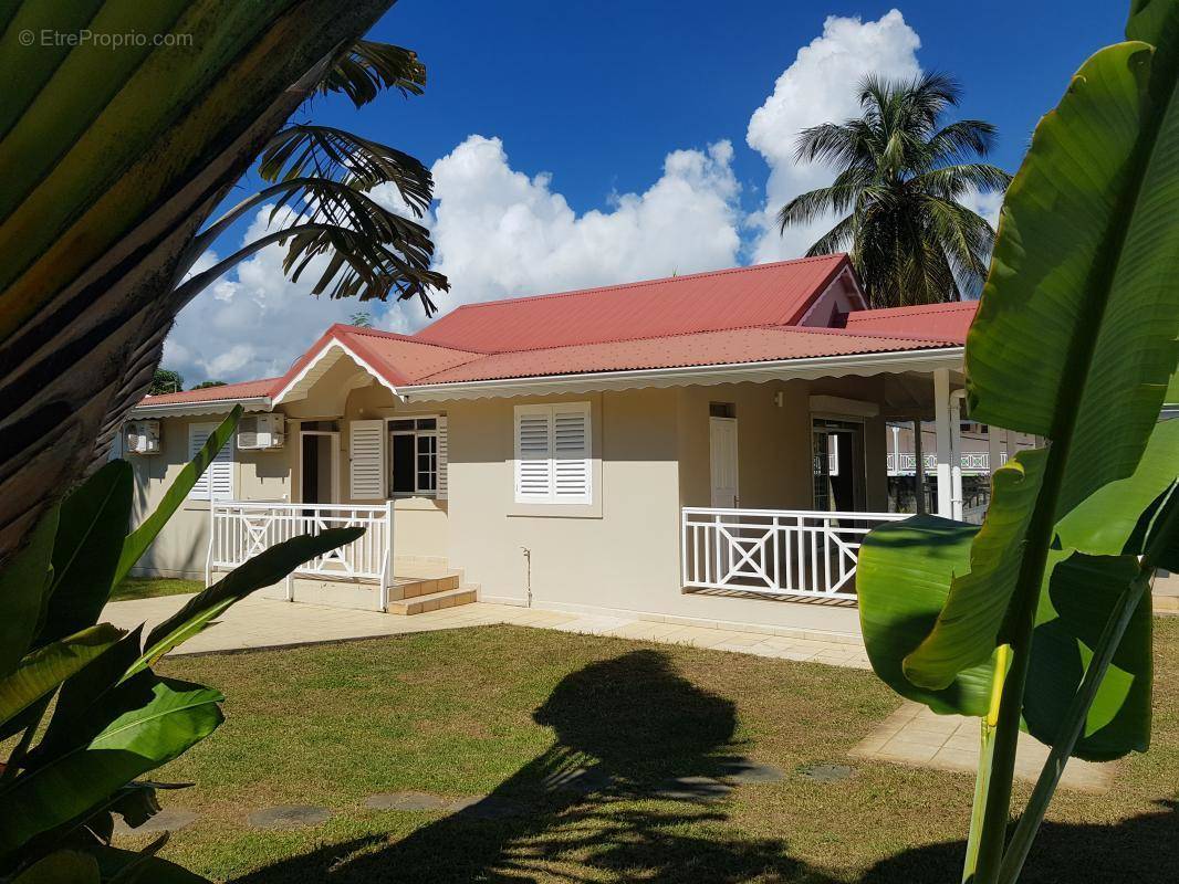 Maison à BAIE-MAHAULT