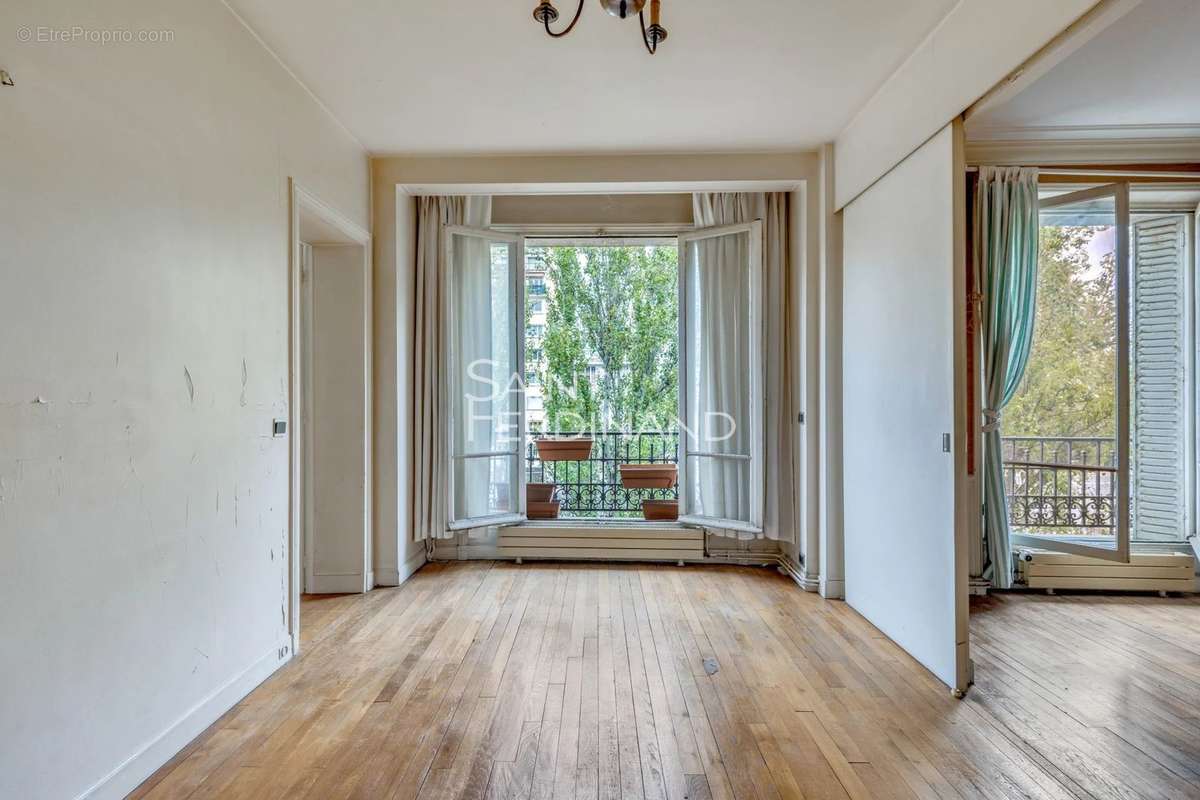 Appartement à PARIS-16E