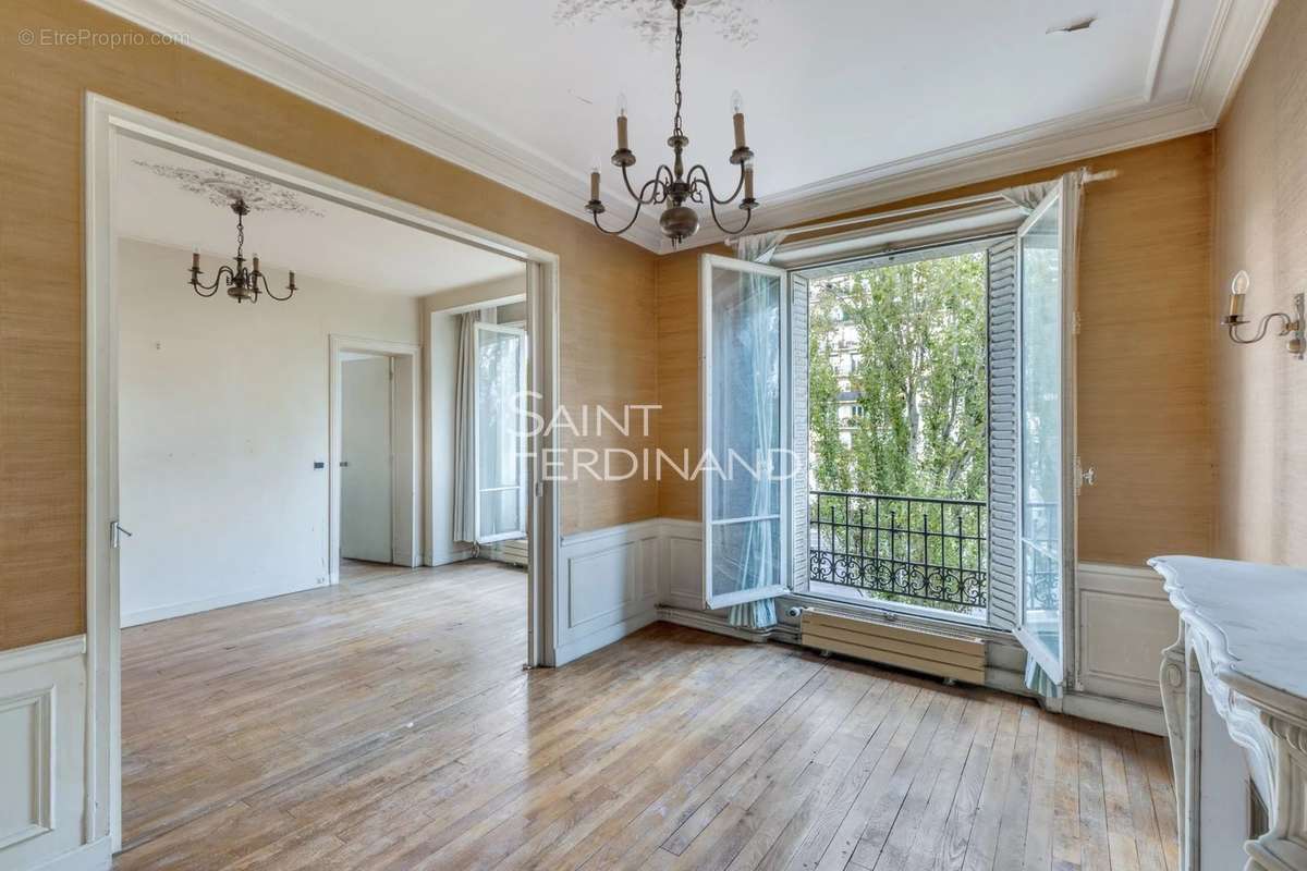 Appartement à PARIS-16E