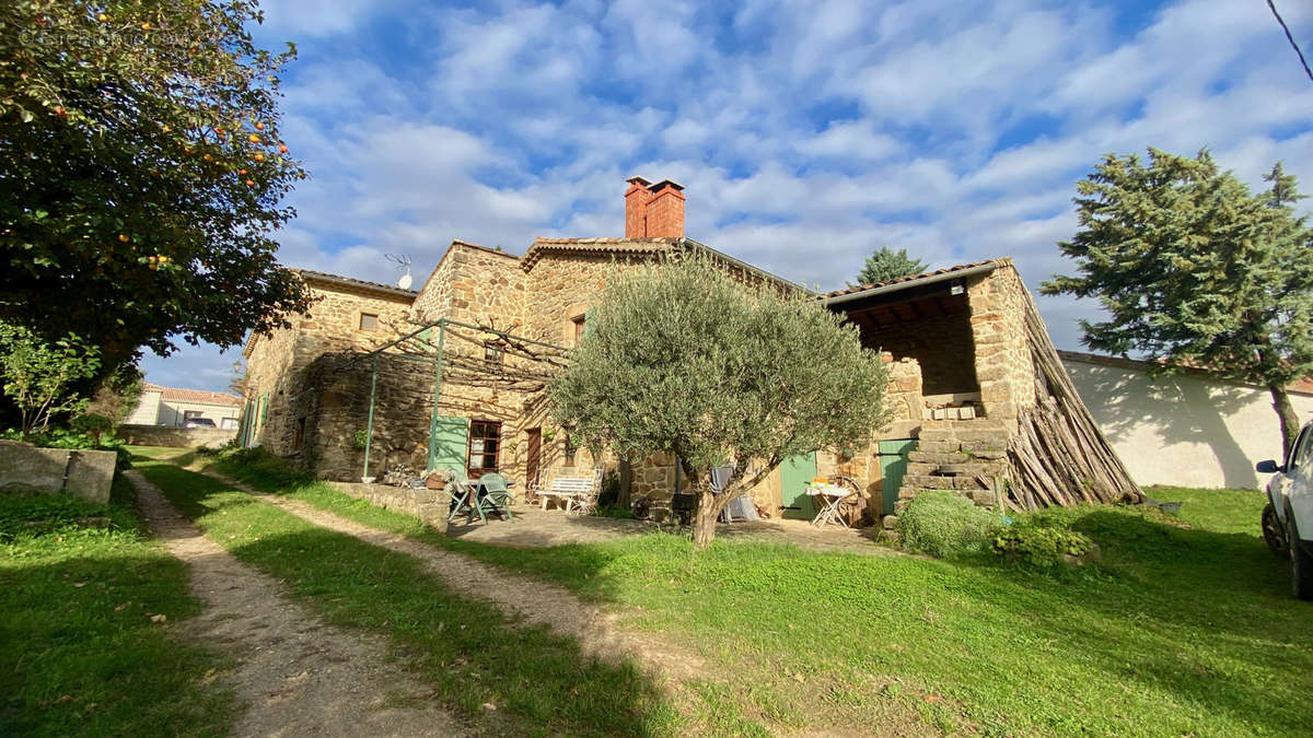 Maison à CHARMES-SUR-RHONE