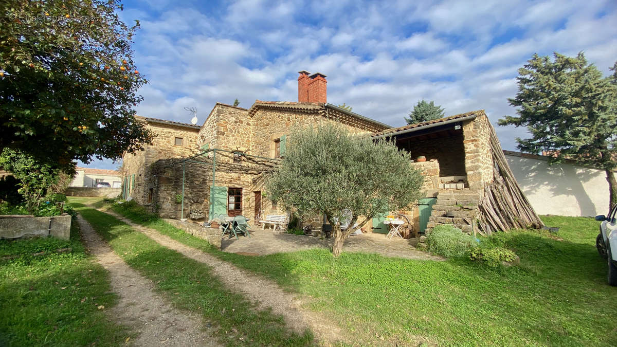 Maison à CHARMES-SUR-RHONE