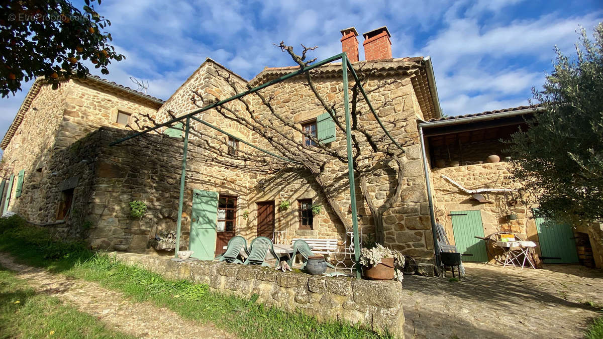 Maison à CHARMES-SUR-RHONE