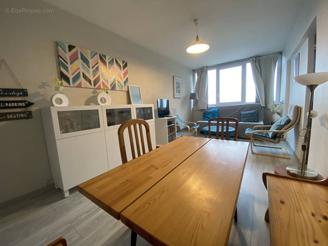 Appartement à COMPAINS