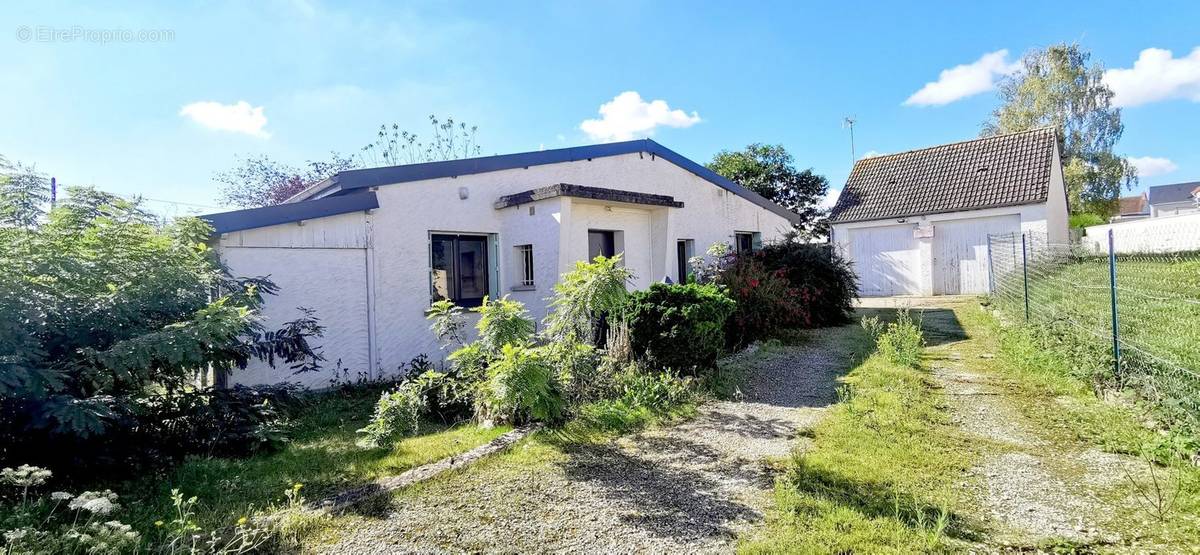 Maison à SAINT-SULPICE-DE-POMMERAY