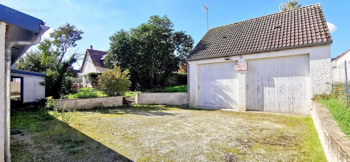 Maison à SAINT-SULPICE-DE-POMMERAY