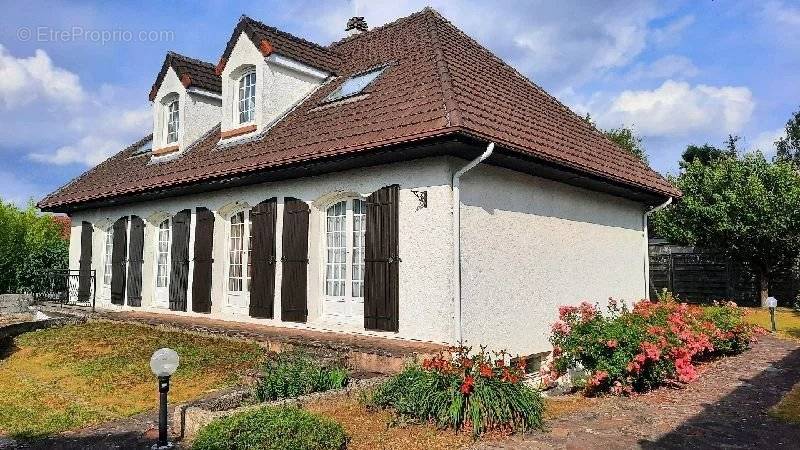 Maison à SAINTE-GENEVIEVE-DES-BOIS