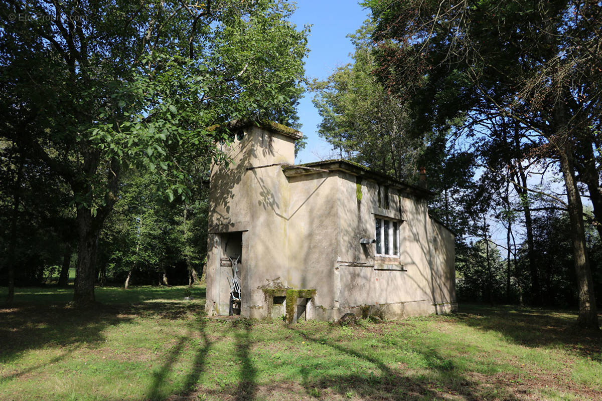 Terrain à SAINT-GERMAIN-DU-BOIS