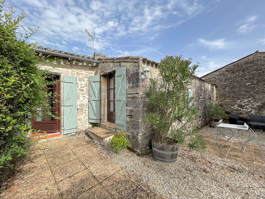 Maison à SAINT-EMILION