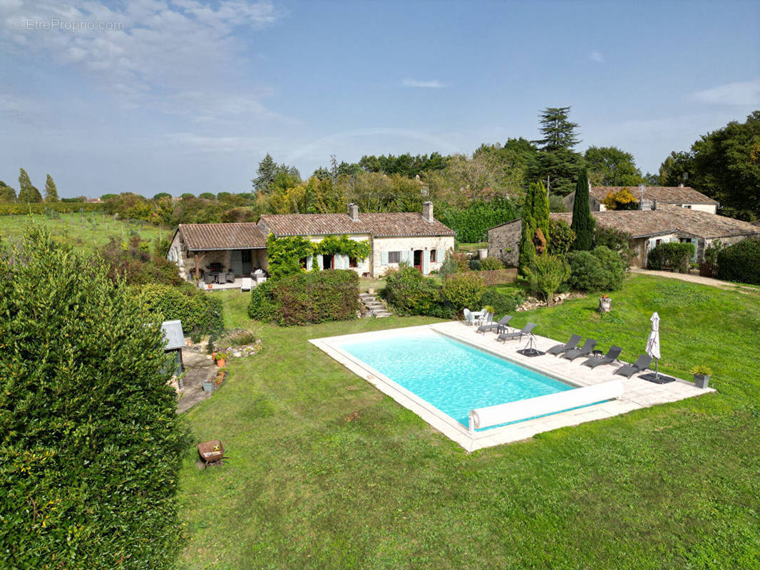 Maison à SAINT-EMILION