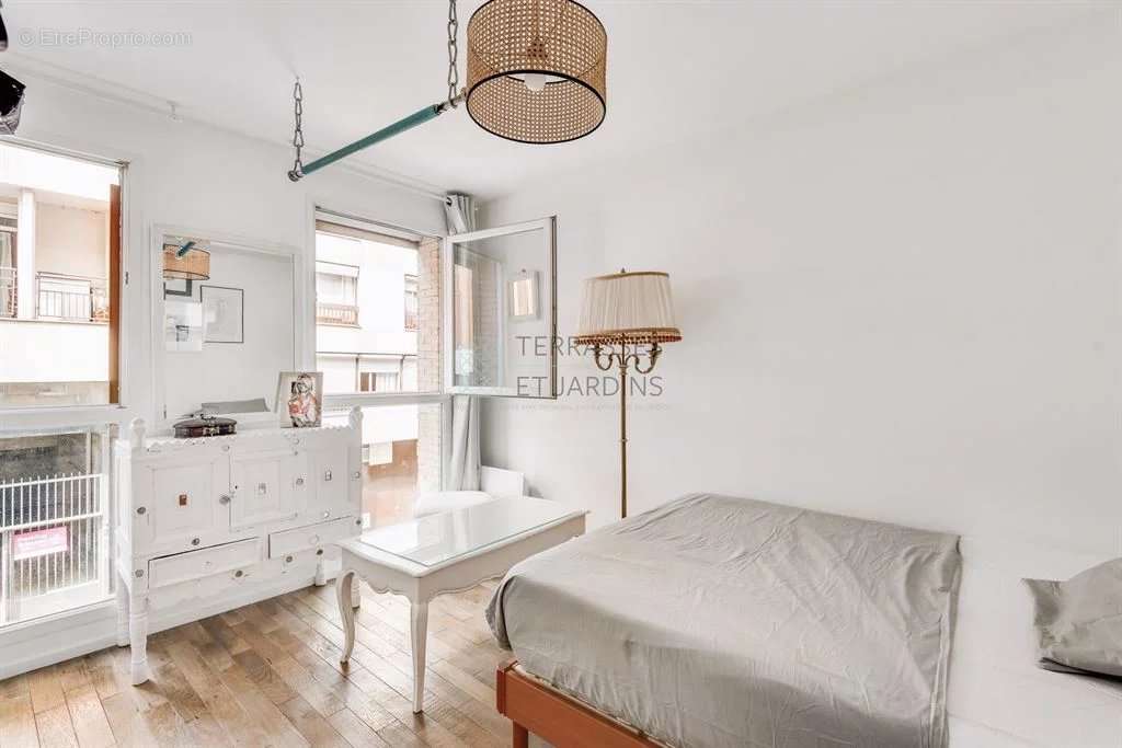 Appartement à PARIS-11E