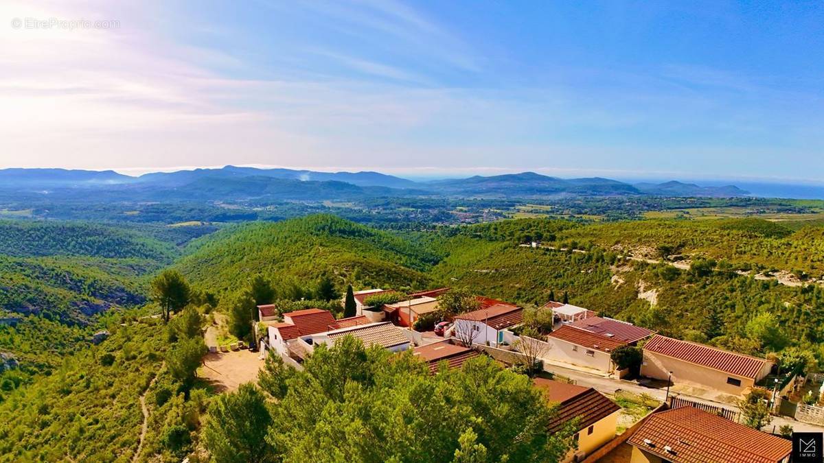 Maison à LE CASTELLET