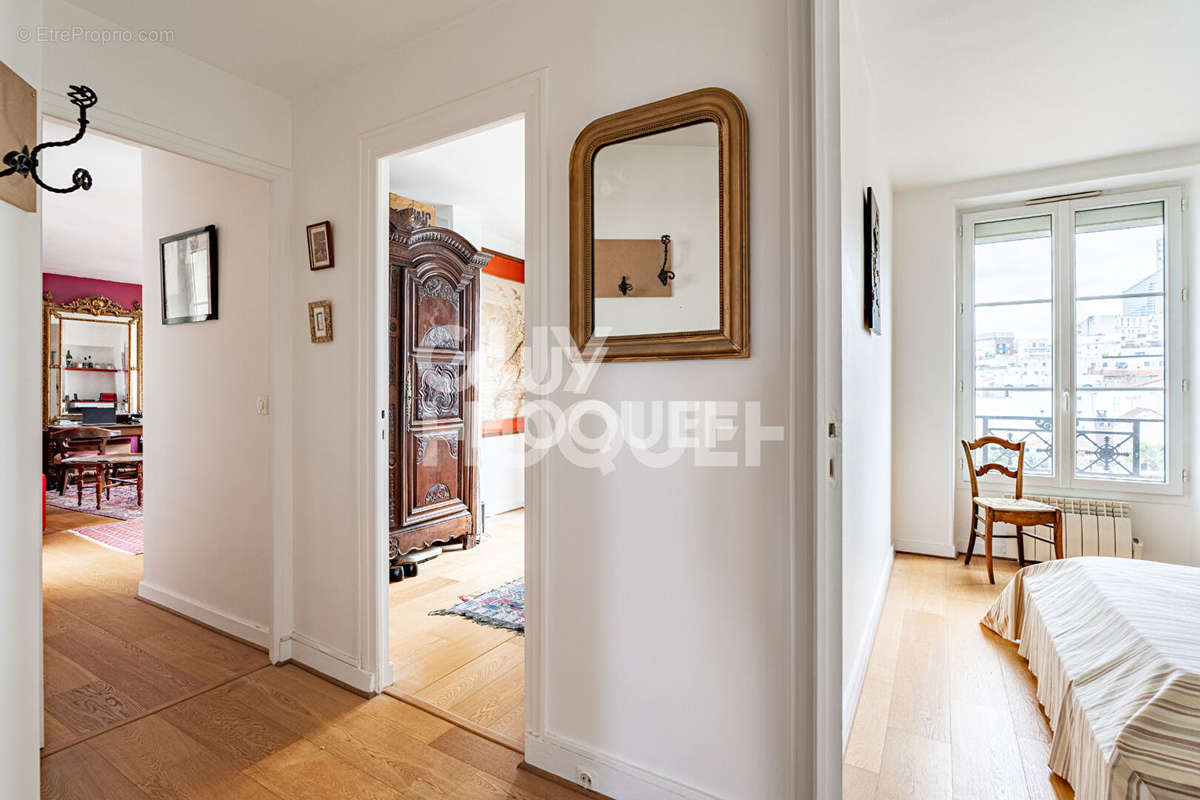 Appartement à COURBEVOIE