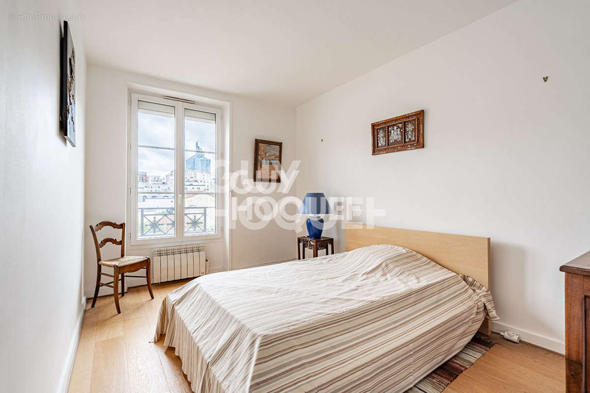 Appartement à COURBEVOIE