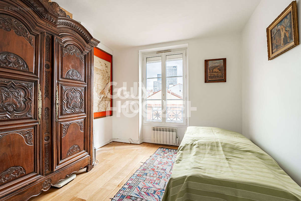 Appartement à COURBEVOIE