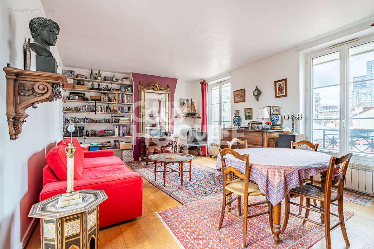 Appartement à COURBEVOIE