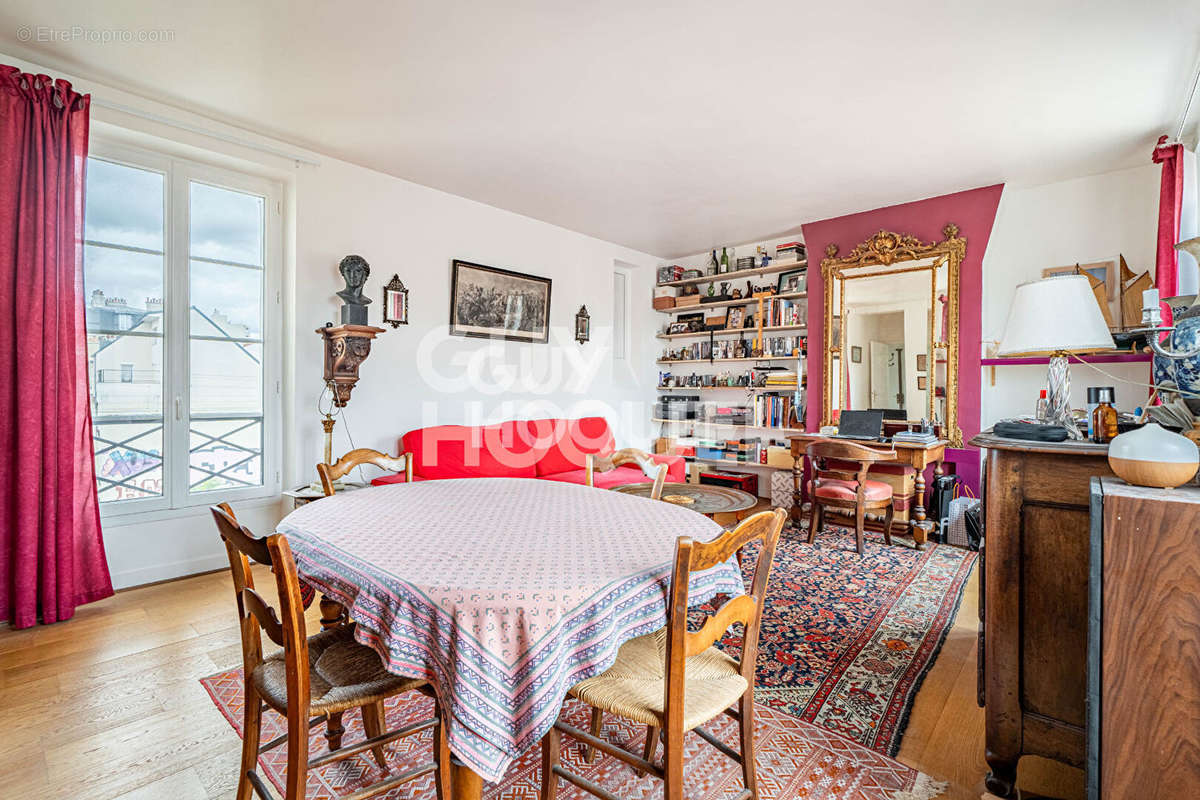 Appartement à COURBEVOIE