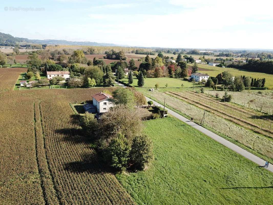 Maison à SAINT-HILAIRE-DE-LUSIGNAN