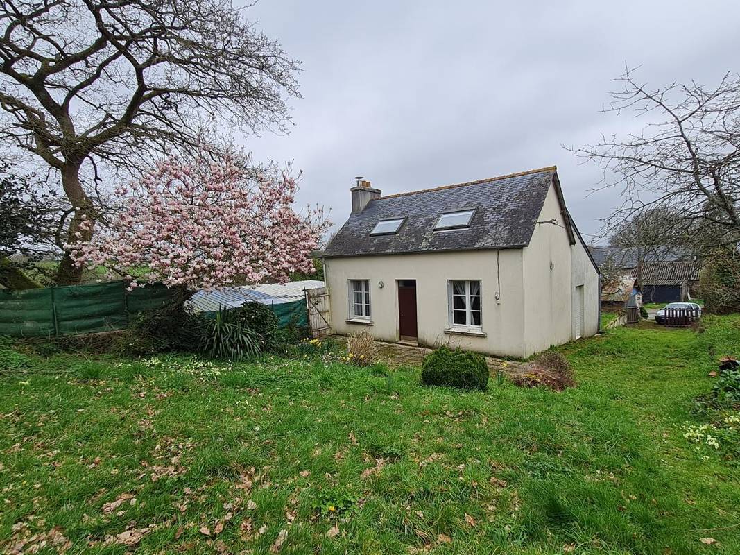 Maison à CLEDEN-POHER