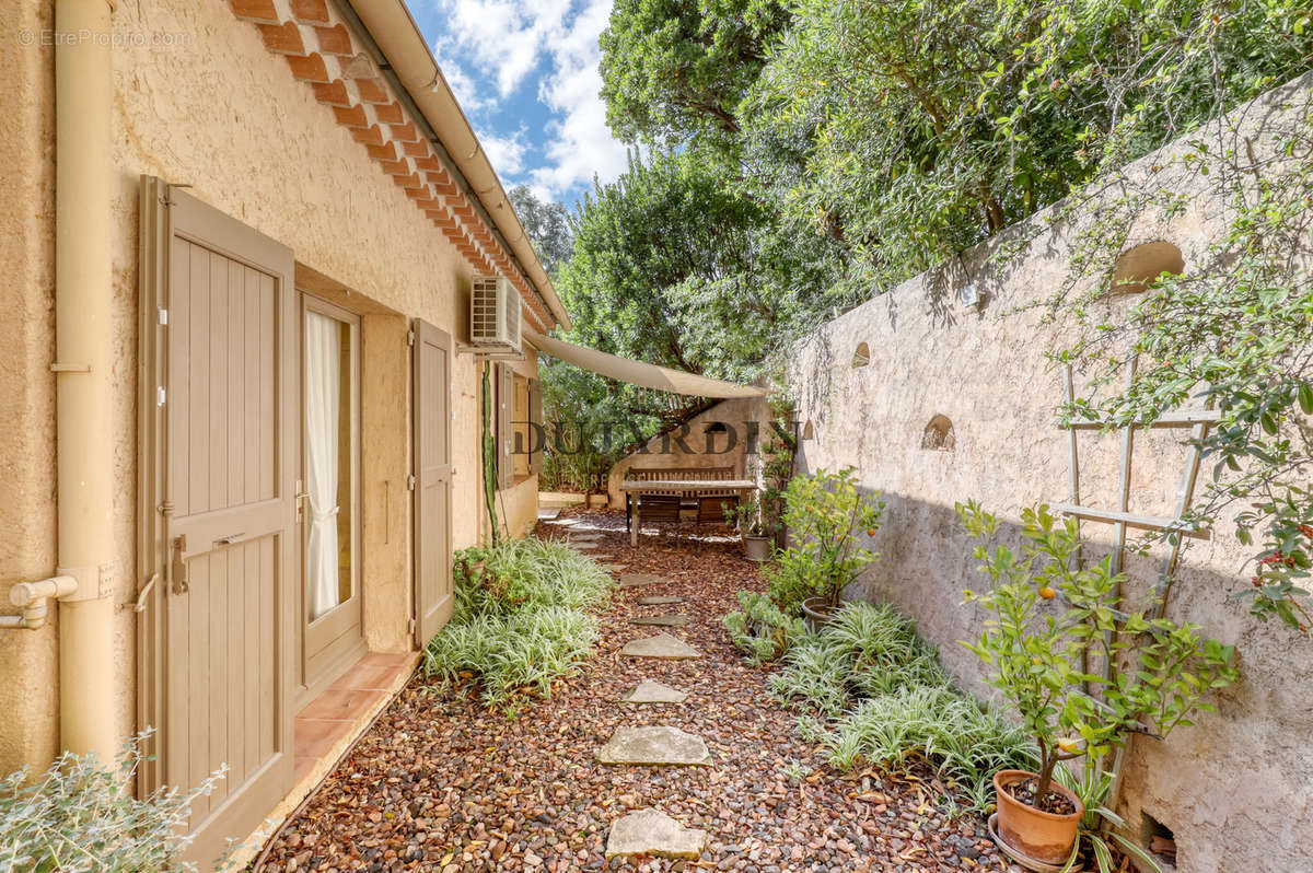 Appartement à RAYOL-CANADEL-SUR-MER