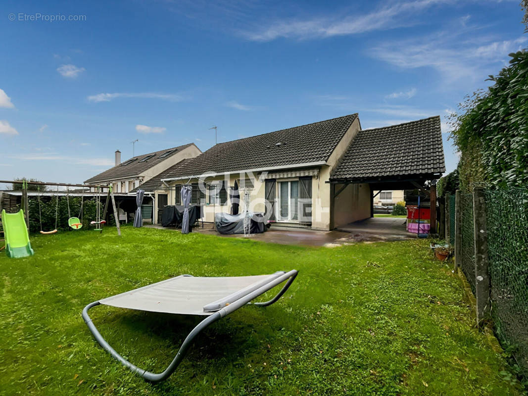 Maison à FONTENAY-TRESIGNY