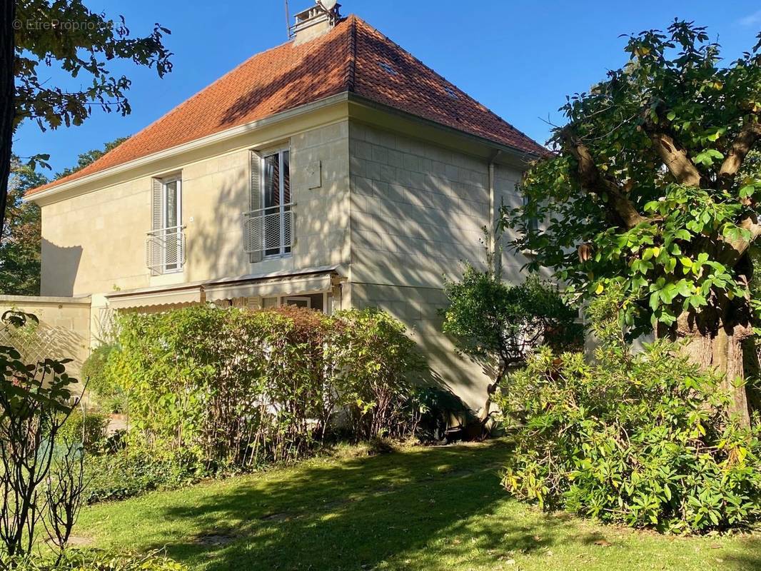 Maison à LA CELLE-SAINT-CLOUD