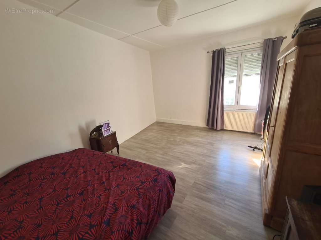 Appartement à UNIEUX