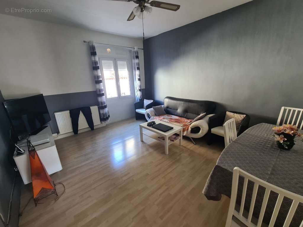 Appartement à UNIEUX