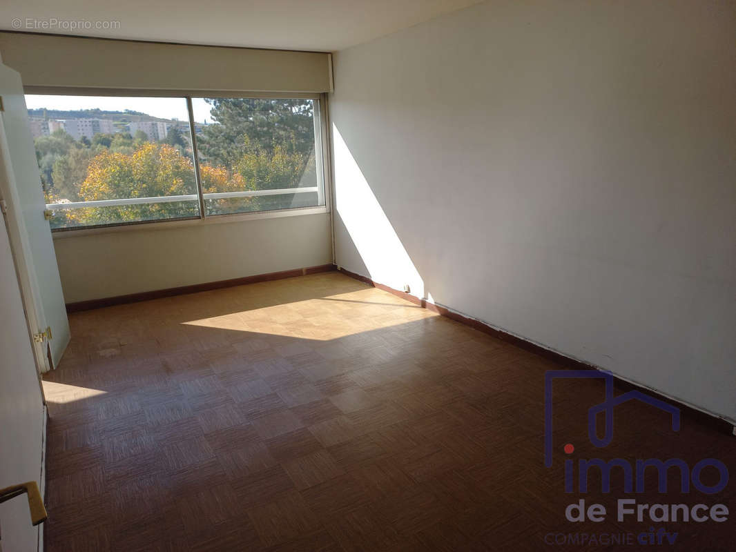 Appartement à BRIVES-CHARENSAC