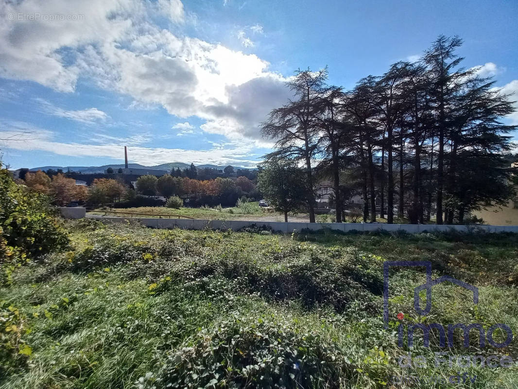 Terrain à SAINT-CHAMOND