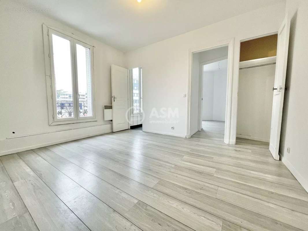 Appartement à COURBEVOIE