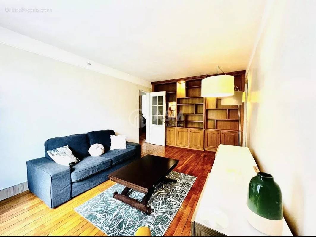 Appartement à COURBEVOIE