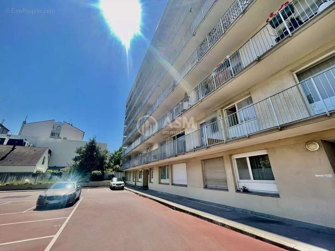 Appartement à COURBEVOIE