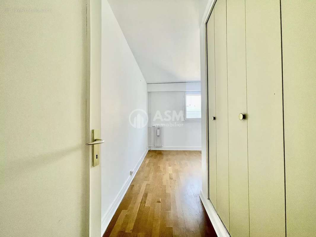 Appartement à COURBEVOIE