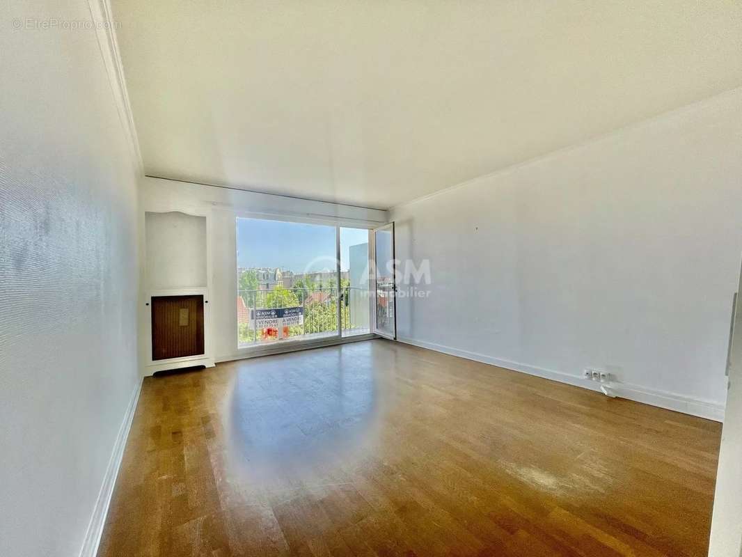 Appartement à COURBEVOIE