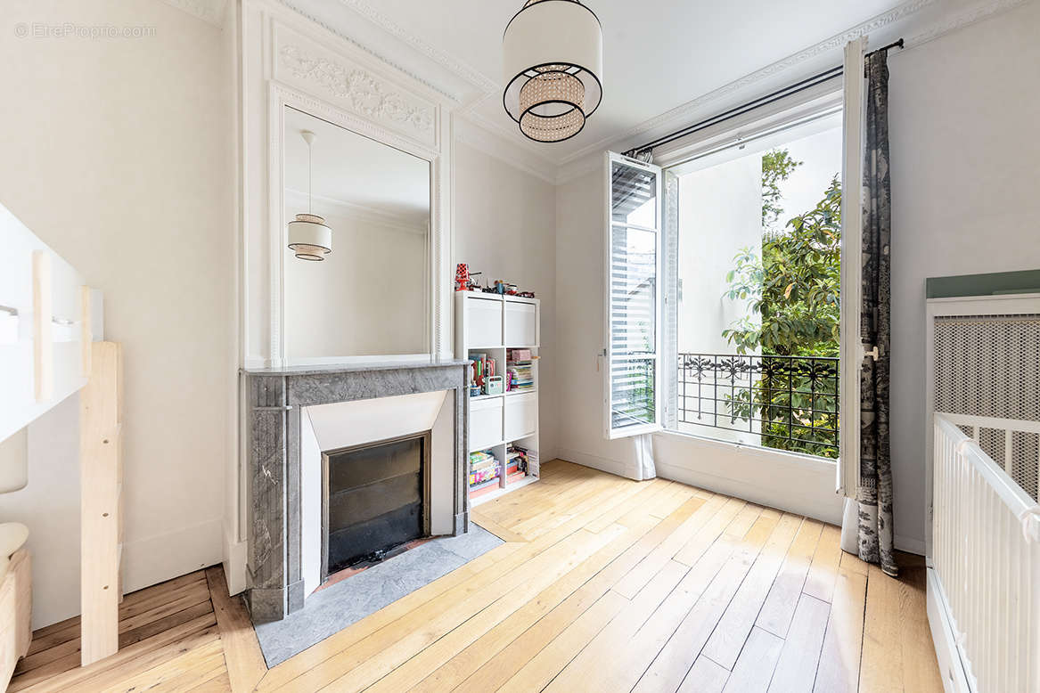 Appartement à COURBEVOIE