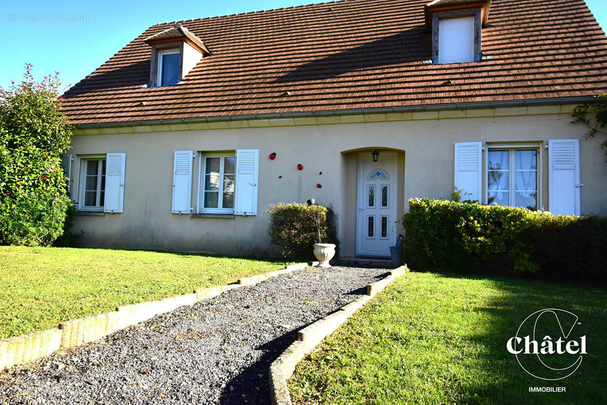 Maison à VILLENEUVE-SUR-VERBERIE